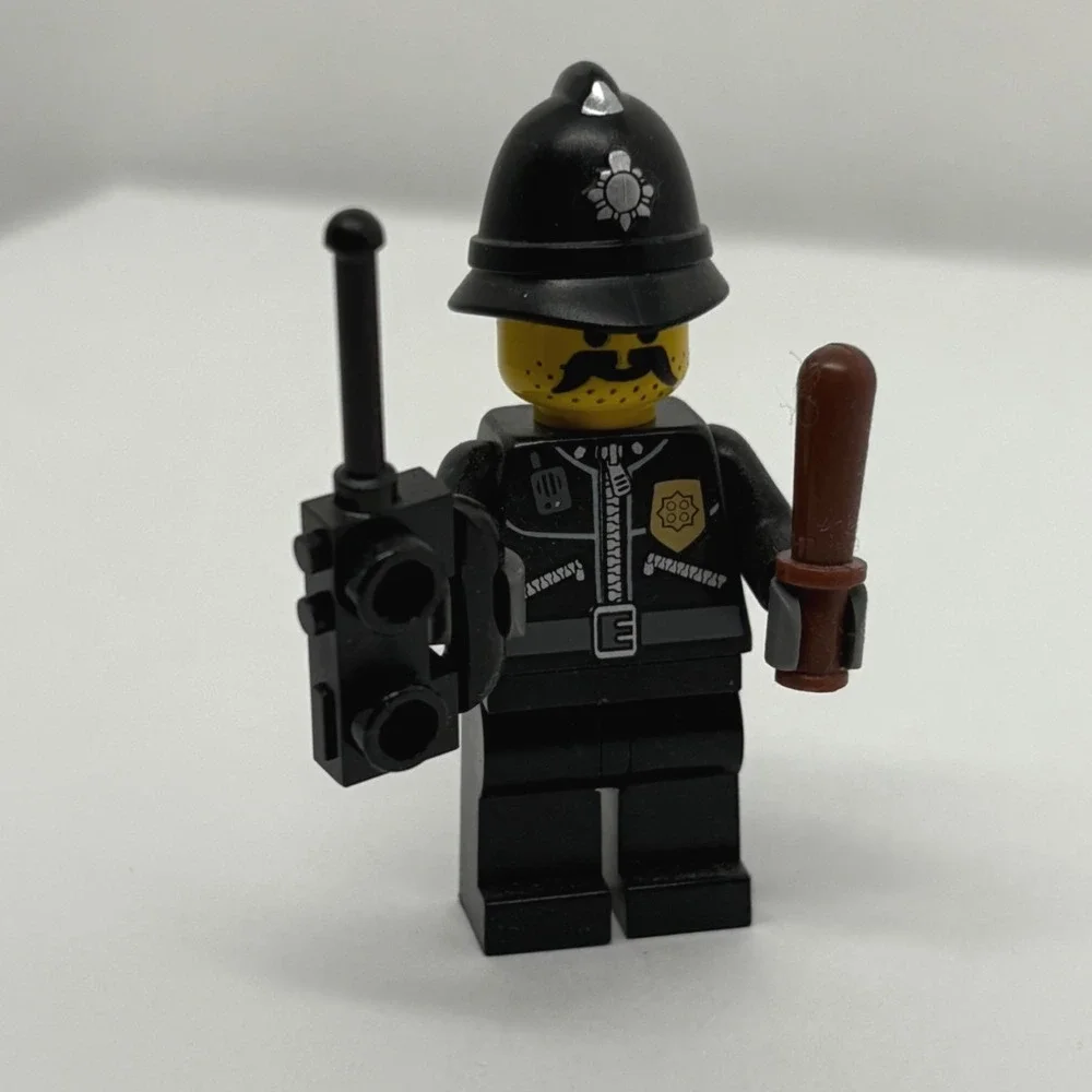 LEGO City British Police Officer Bobby Minifigure cty0474 with Radio & Truncheon